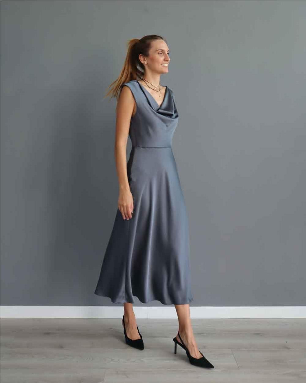 Vestido midi con escote asimétrico...