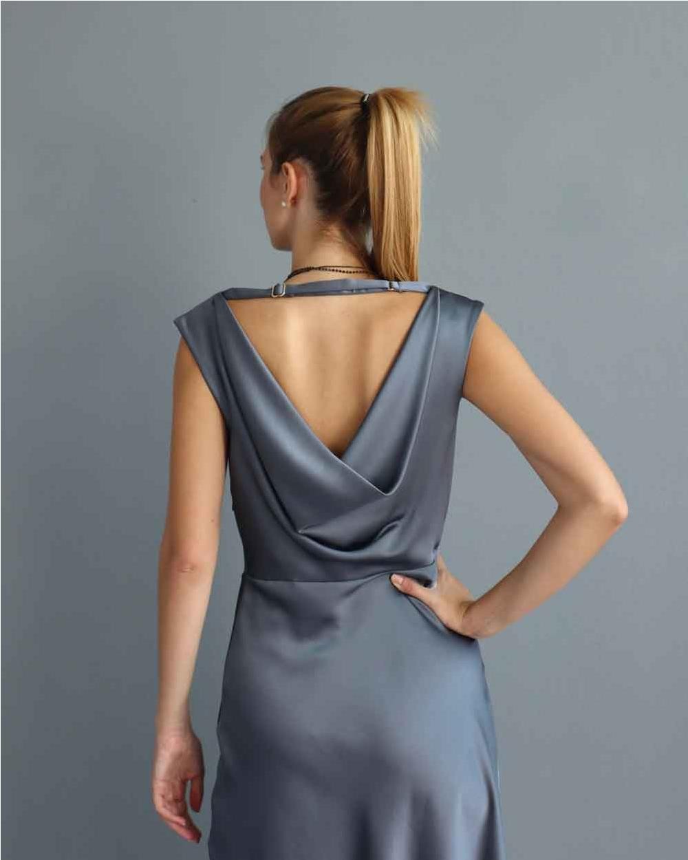 Vestido midi con escote asimétrico...