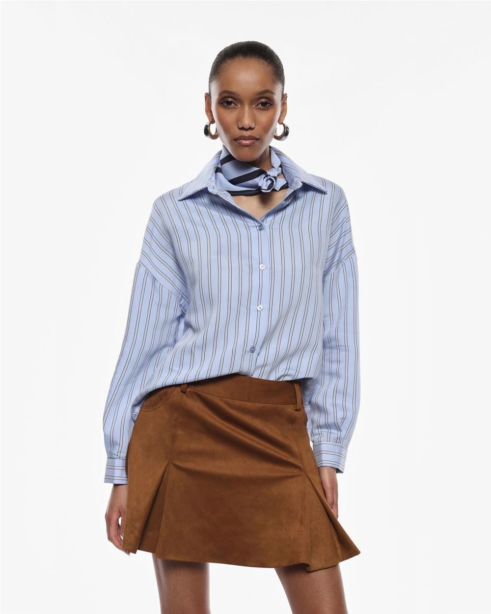 Camisa de Rayas adorno pañuelo cuello...