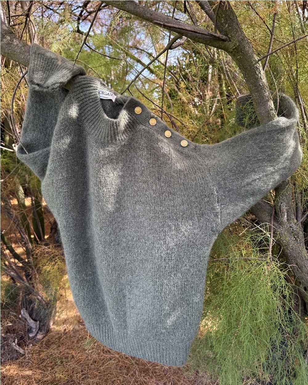 Jersey mohair con botones laterales...