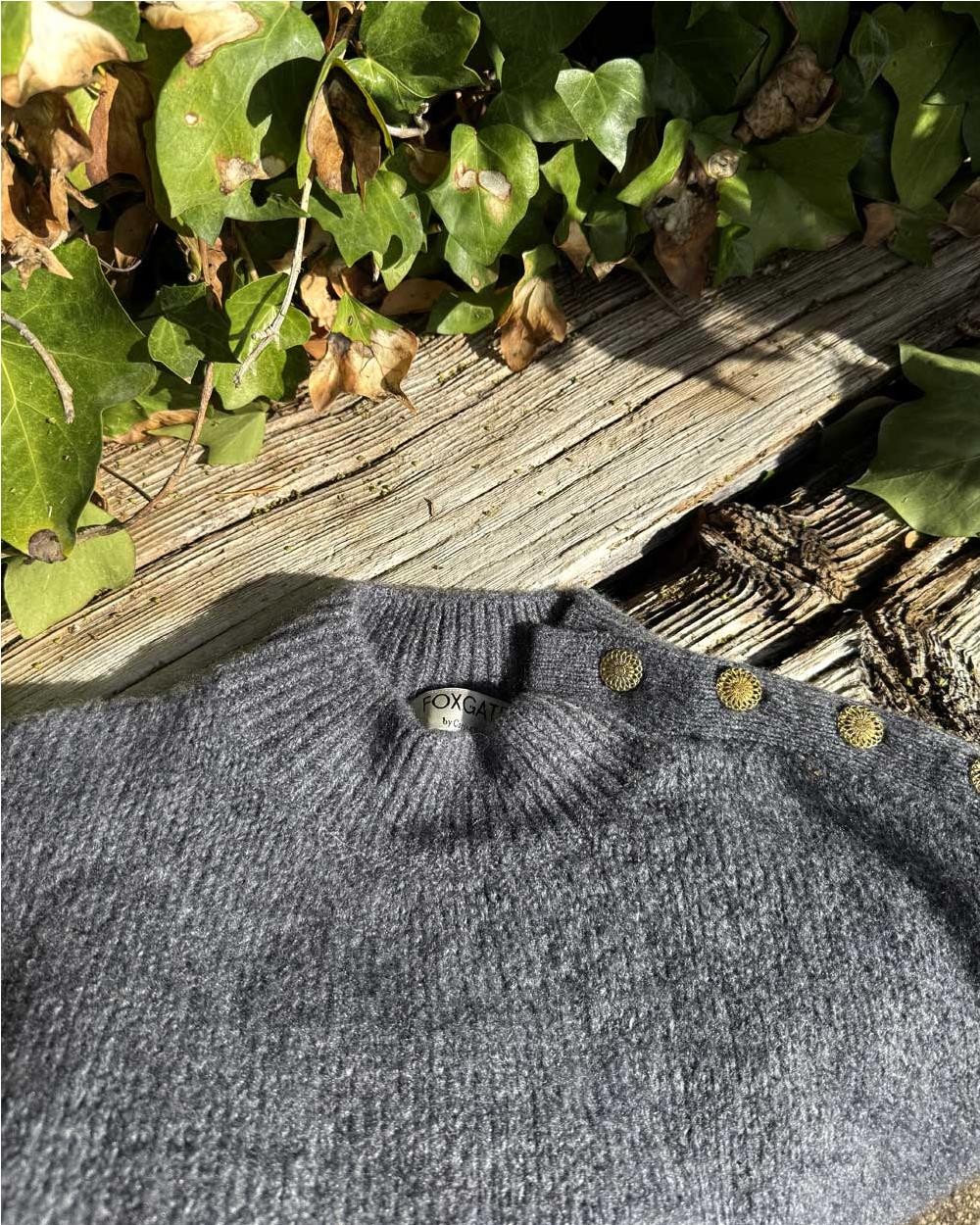 Jersey mohair con botones laterales...