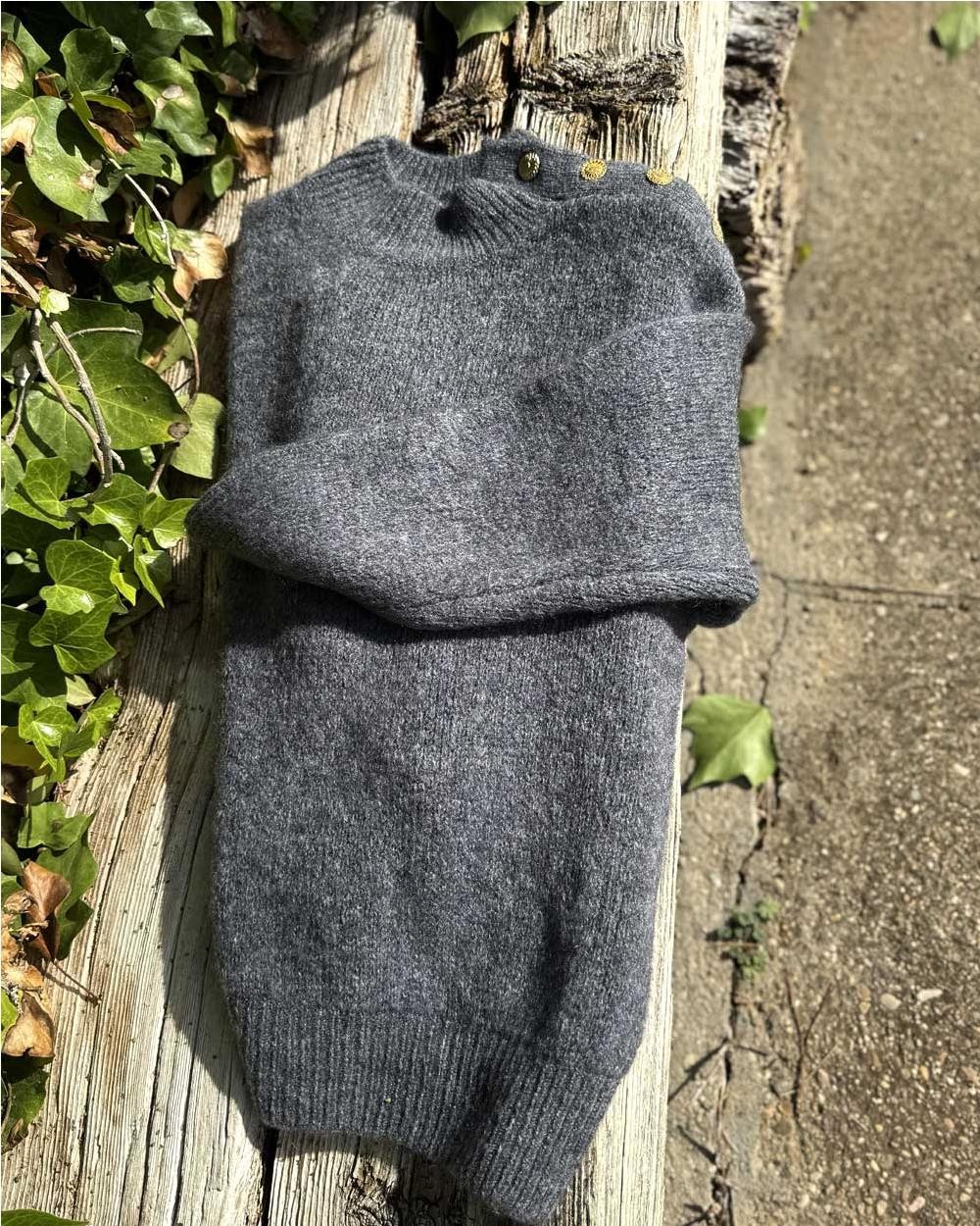 Jersey mohair con botones laterales...