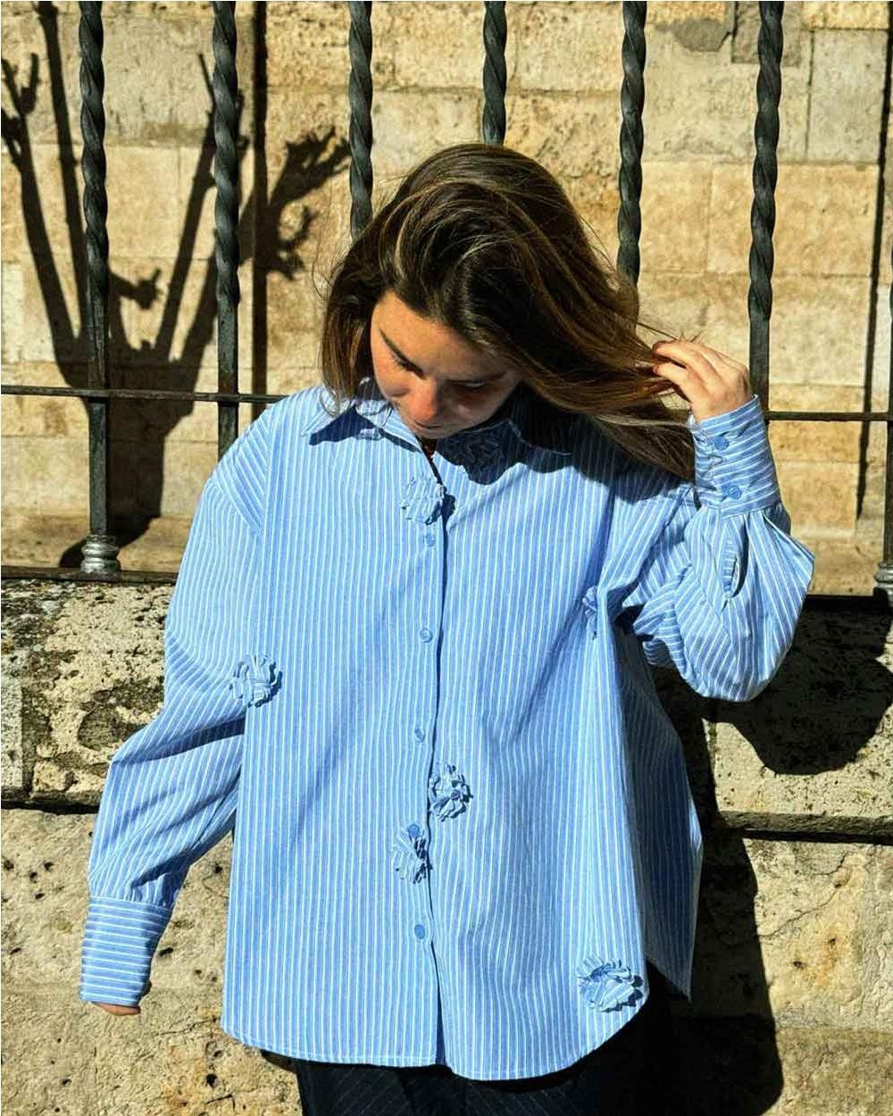 Camisa de Rayas con Bordados en...