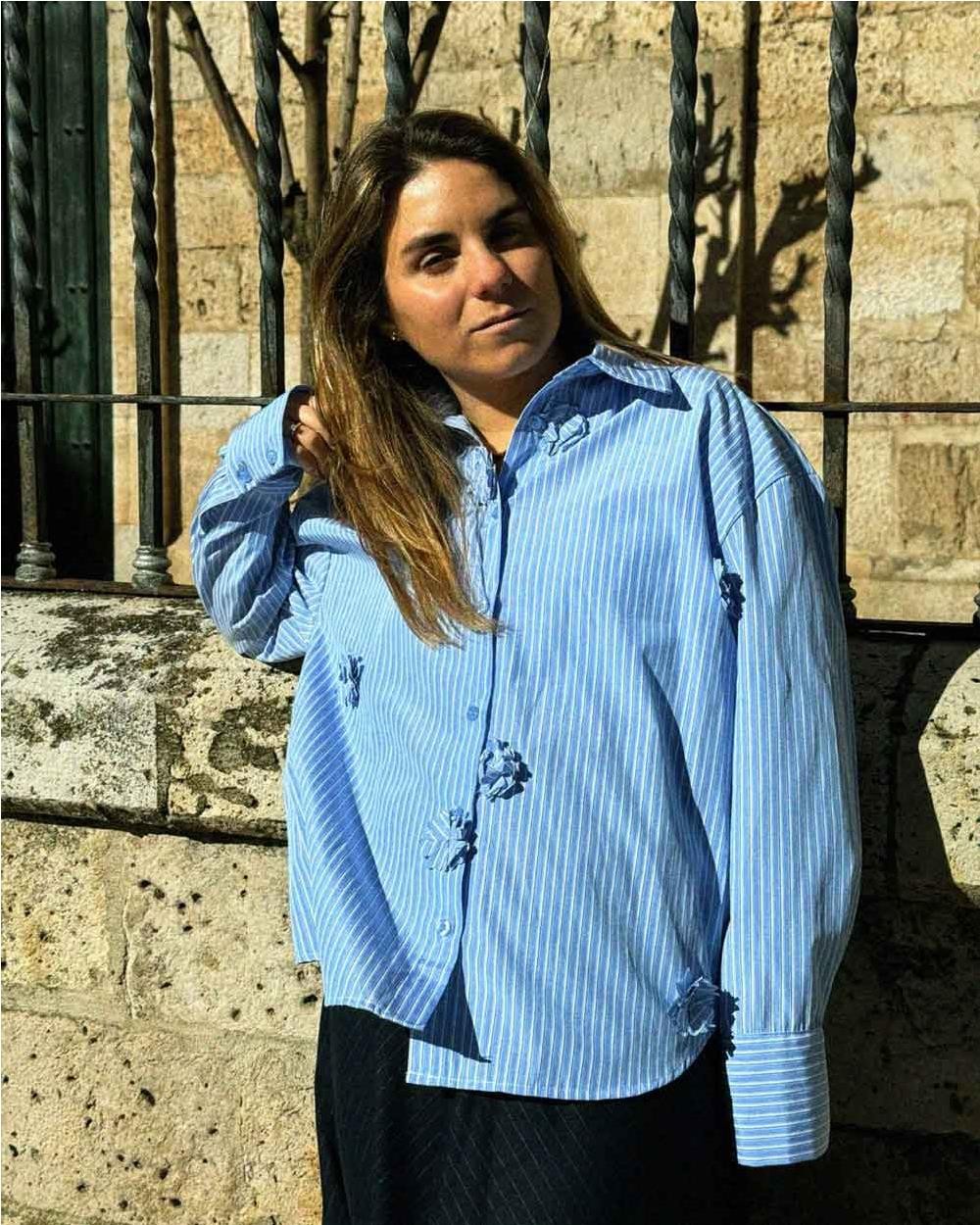 Camisa de Rayas con Bordados en...