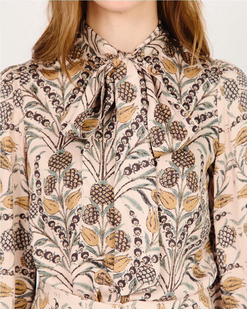 Blusa Jazmín con Puños de Terciopelo...