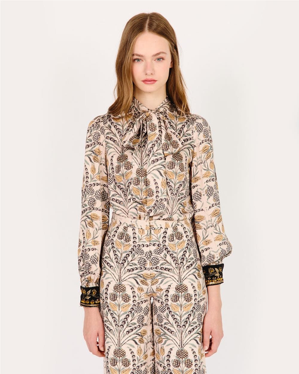 Blusa Jazmín con Puños de Terciopelo...