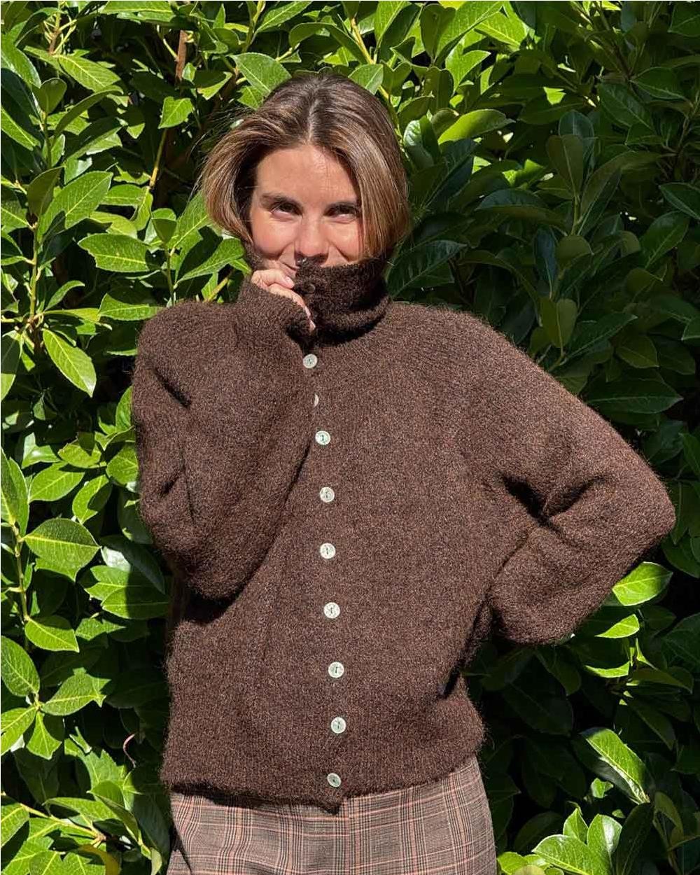 Chaqueta de punto high collar DARK OAK